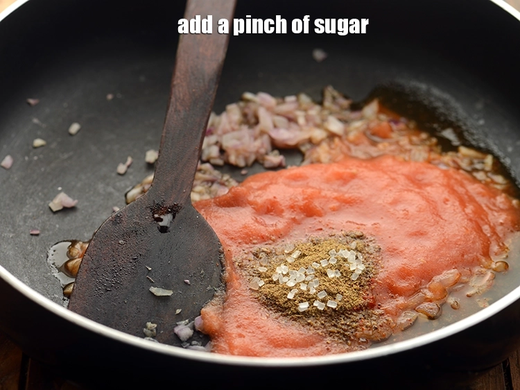 स्टेप 16 – <p>टमाटर के खट्टेपन को संतुलित करने के लिए <a href="https://www.tarladalal.com/glossary-sugar-chini-shakkar-hindi-278i"><u>शक्कर …