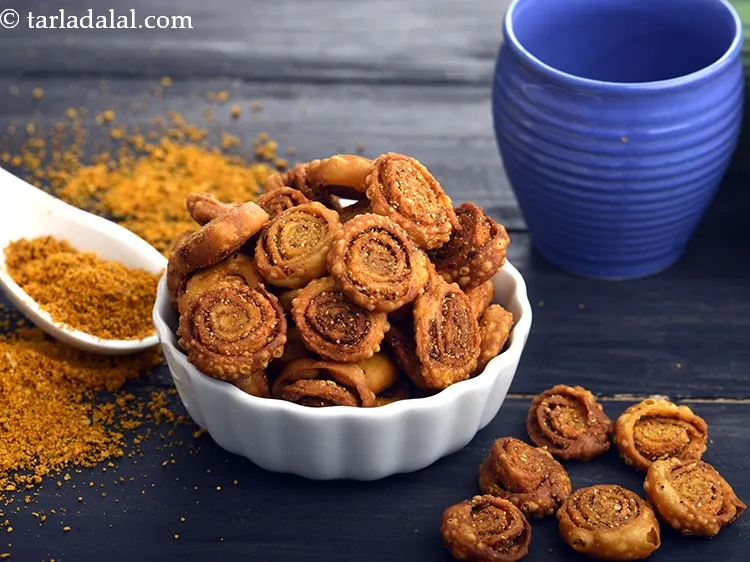 स्टेप 58 – <p>पूरी तरह से ठंडा करें और <span style="background-color:rgb(255,255,255);color:rgb(0,0,0);"><strong>मिनी भाखरवड़ी रेसिपी …