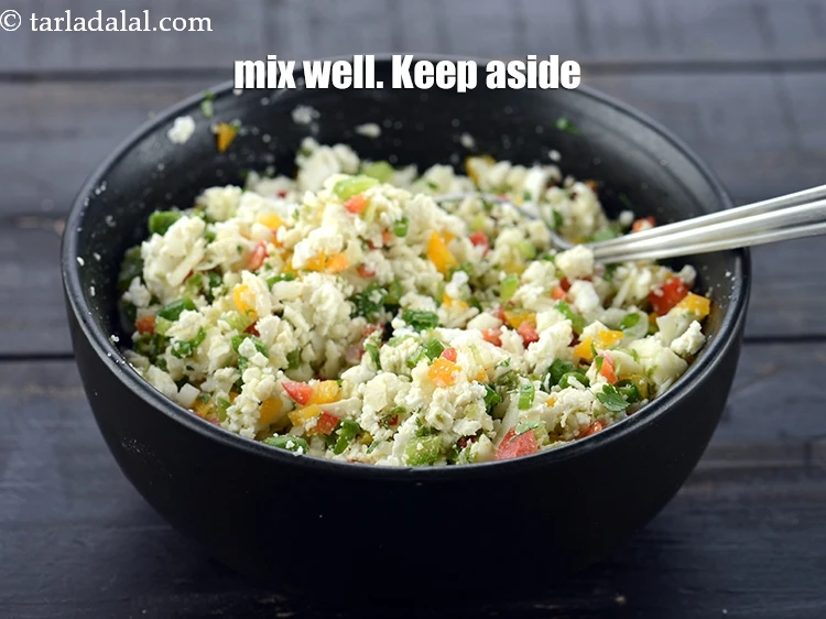 स्टेप 8 – <p>चम्मच से अच्छी तरह मिलाएँ। एक तरफ रख दें।</p>