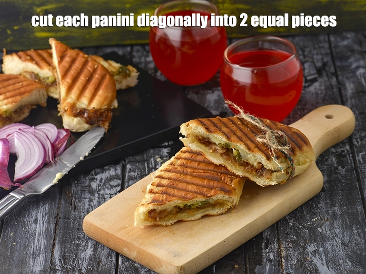 स्टेप 20 – <p>प्रत्येक <strong>पानीनी</strong> को तिरछे 2 बराबर टुकड़ों में काटें।</p>