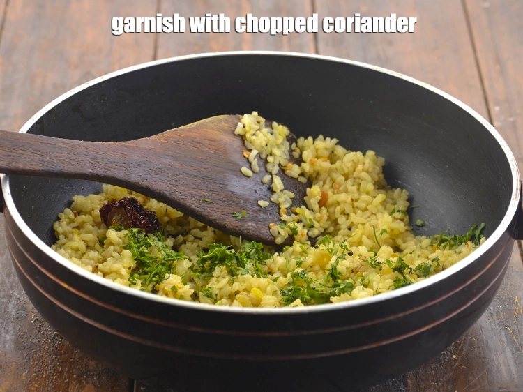 स्टेप 24 – <p><strong>हेल्दी लेमन राइस</strong><span style="background-color:rgb(255,255,255);color:rgb(0,0,0);"> को 1 टेबल-स्पून </span><a href="https://www.tarladalal.com/glossary-coriander-dhania-kothmir-hindi-369i#ing_2365"><u>कटा हुआ …