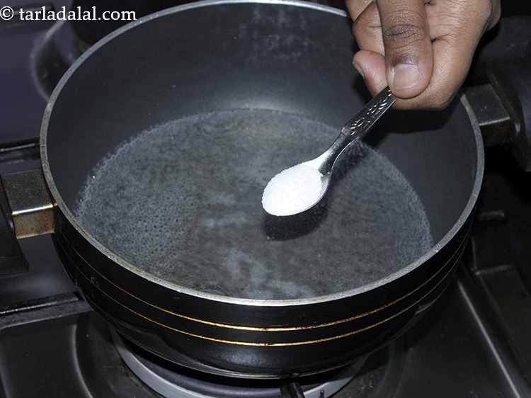 स्टेप 16 – <p>स्वादानुसार नमक डालें।</p>