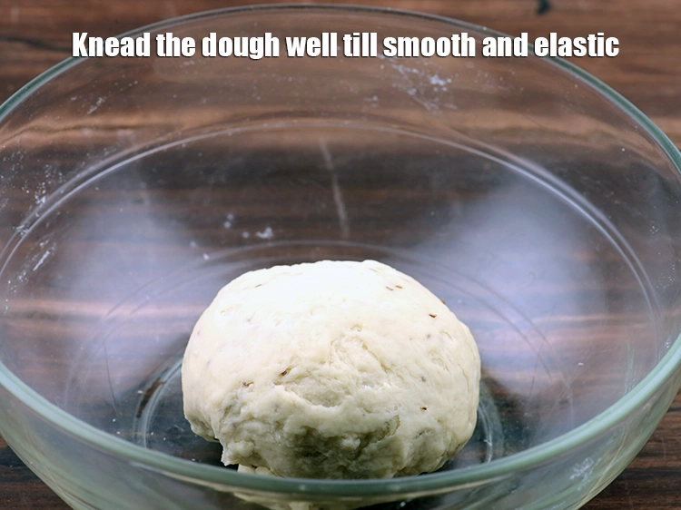 स्टेप 9 – <p><span style="background-color:rgb(255,255,255);color:rgb(0,0,0);">आटे को नरम होने तक गूथ लें।</span></p>