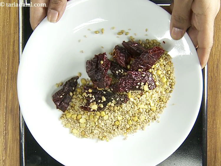 स्टेप 15 – <p>आंच से उतार लें और ठंडा होने के लिए अलग …