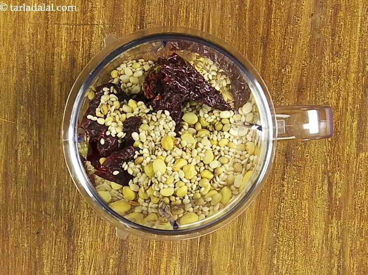 स्टेप 16 – <p>ठंडा होने पर, मिक्सर जार में डालें।</p>