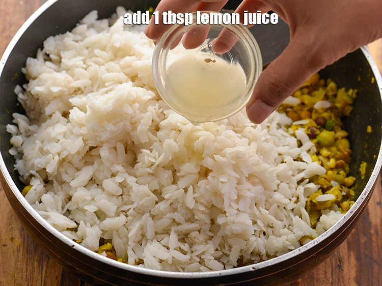 स्टेप 23 – <p>अच्छी तरह मिलाएं और मध्यम आंच पर लगातार हिलाते हुए …