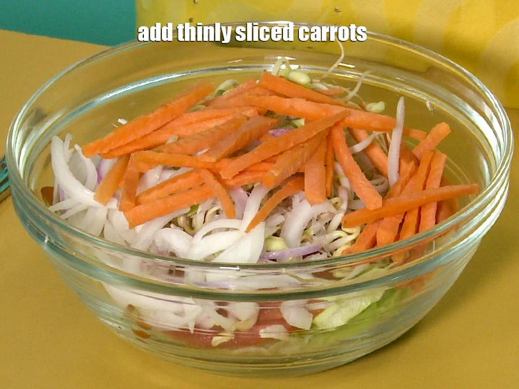 स्टेप 33 – <p><span style="background-color:rgb(255,255,255);color:rgb(0,0,0);">1/2 कप </span><a href="https://www.tarladalal.com/glossary-carrot-gajar-gajjar-hindi-253i#ing_2345"><u>स्लाईस्ड गाजर (sliced carrots)</u></a><u>&nbsp;</u><strong><u> </u></strong>डालें।</p>