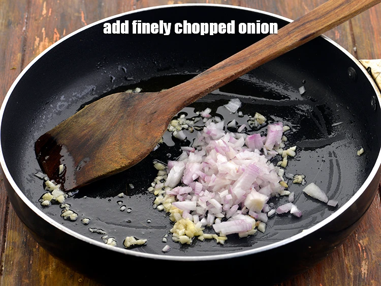 स्टेप 28 – <p><span style="background-color:rgb(255,255,255);color:rgb(0,0,0);">1 कप </span><a href="https://www.tarladalal.com/glossary-onions-pyaz-pyaaz-kanda-hindi-548i#ing_2327"><u>कटा हुआ प्याज़ (chopped onions)</u></a> डालें …