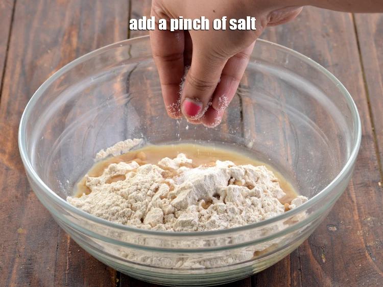 स्टेप 5 – <p>साथ ही, स्वाद के लिए <a href="https://www.tarladalal.com/glossary-salt-namak-table-salt-hindi-418i"><u>नमक (salt)</u></a> डालें। अपनी …