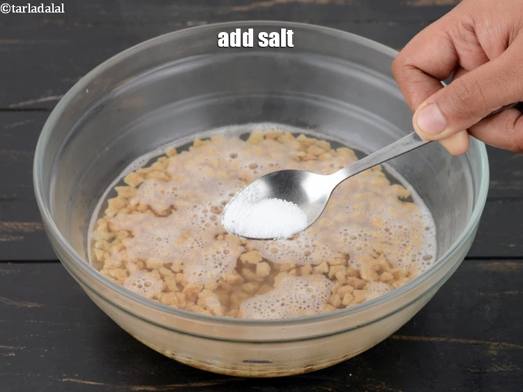 स्टेप 5 – <p>स्वादानुसार नमक डालें।<br>&nbsp;</p>
