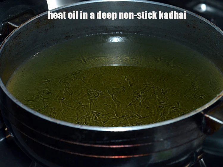 स्टेप 20 – <p>एक गहरे नॉन-स्टिक कढ़ाई में <a href="https://www.tarladalal.com/glossary-oil-hindi-671i"><u>तेल ( oil )</u></a> …