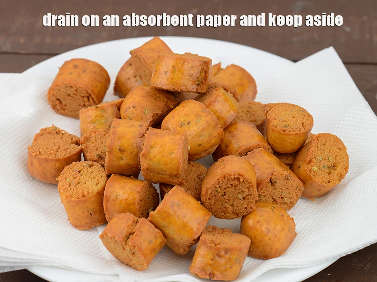 स्टेप 23 – <p>इसे सोखने वाले कागज पर निकाल कर अलग रख दें।</p>