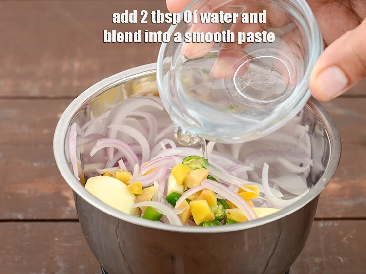 स्टेप 28 – <p><span style="background-color:rgb(255,255,255);color:rgb(0,0,0);">2</span> <span style="background-color:rgb(255,255,255);color:rgb(0,0,0);">टेबल-स्पून</span> <strong>पानी</strong> डालकर <strong>चिकना पेस्ट</strong> बना लें। …