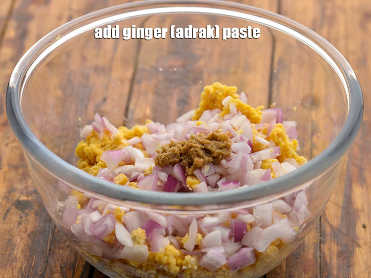 स्टेप 11 – <p>इसके बाद <span style="background-color:rgb(255,255,255);color:rgb(0,0,0);">1/2 टी-स्पून </span><a href="https://www.tarladalal.com/glossary-ginger-adrak-hindi-453i#ing_2753"><u>अदरक की पेस्ट (ginger …