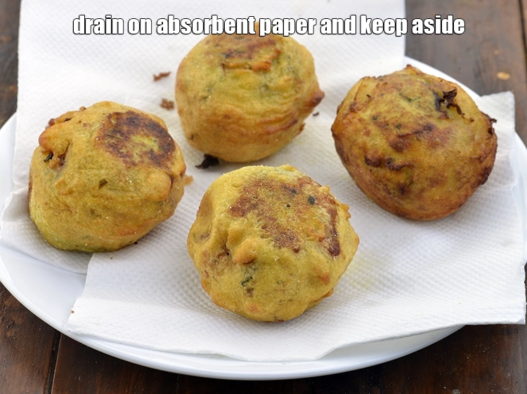 स्टेप 20 – <p><span style="background-color:rgb(255,255,255);color:rgb(0,0,0);">अब्सॉर्बेंट पेपर पर निकाल लें और अलग रख दें।</span></p>