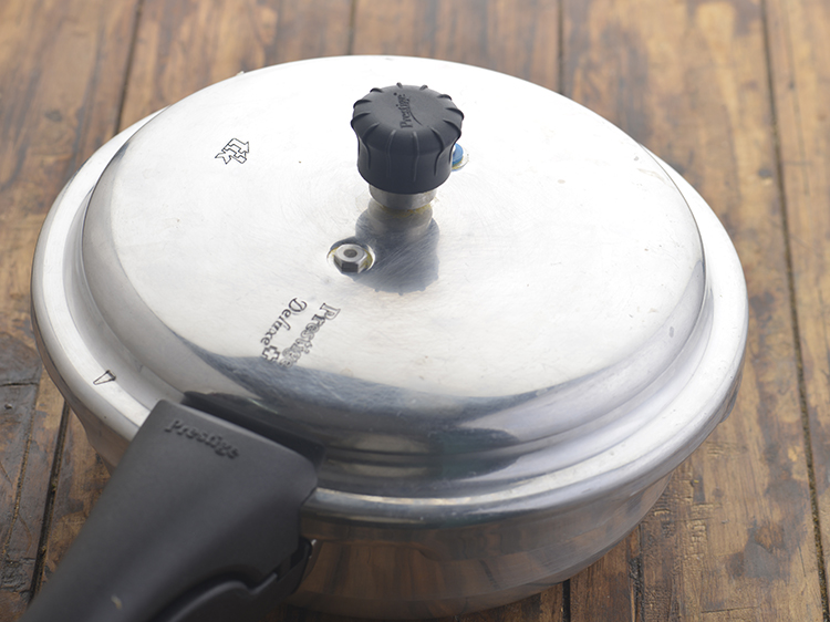 स्टेप 9 – <p>अच्छी तरह से मिलाएं और २ सीटी के लिए या …