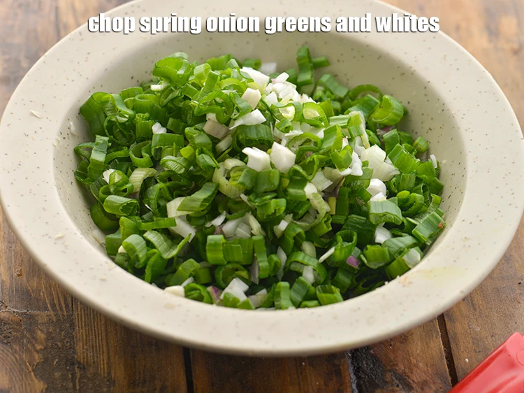 स्टेप 11 – <p>साथ ही, <strong>हरे प्याज के हरे और सफेद</strong> भाग को …