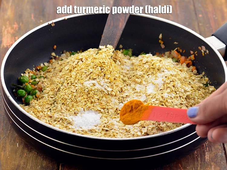 स्टेप 19 – <p>बची हुइ १/२ टी-स्पून <a href="https://www.tarladalal.com/glossary-turmeric-powder-haldi-hindi-645i"><u>हल्दी पाउडर (turmeric powder, haldi)</u></a> …