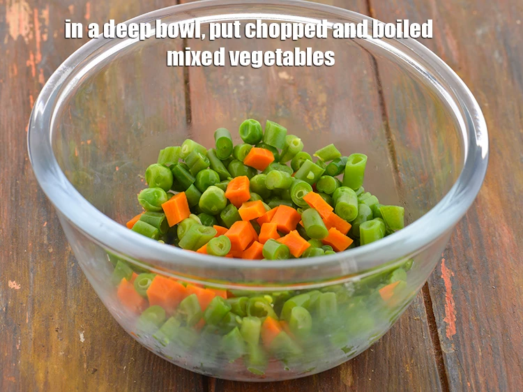 स्टेप 2 – <p>एक साफ मिक्सिंग बाउल में <span style="background-color:rgb(255,255,255);color:rgb(0,0,0);">3/4 कप </span><a href="https://www.tarladalal.com/glossary-mixed-vegetables-mixed-sabzi-hindi-723i#ing_2543"><u>कटी …