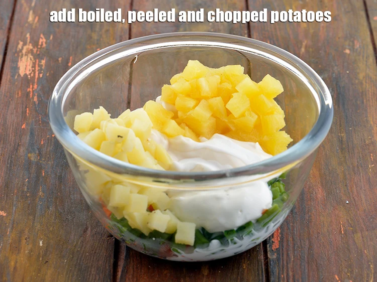 स्टेप 6 – <p>इसमें <span style="background-color:rgb(255,255,255);color:rgb(0,0,0);">1/4 कप </span><a href="https://www.tarladalal.com/glossary-potatoes-aloo-alu-batata-hindi-710i#ing_2540"><u>उबाले और कटे हुए आलू …