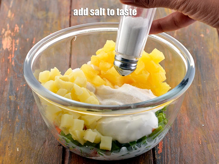 स्टेप 7 – <p>स्वादानुसार <a href="https://www.tarladalal.com/glossary-salt-namak-table-salt-hindi-418i"><u>नमक (salt)&nbsp;</u></a> डालें।</p>