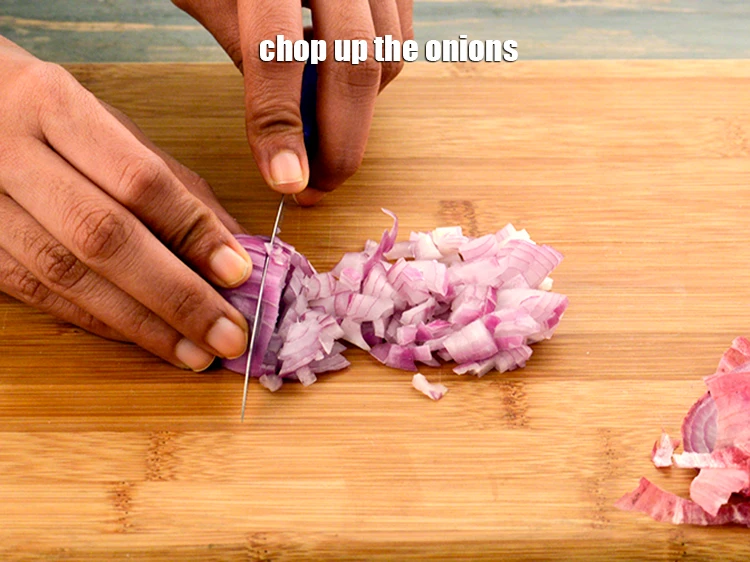 स्टेप 5 – <p><strong>आलू चाट</strong> बनाने के लिए | <strong>मसाला आलू चाट | …