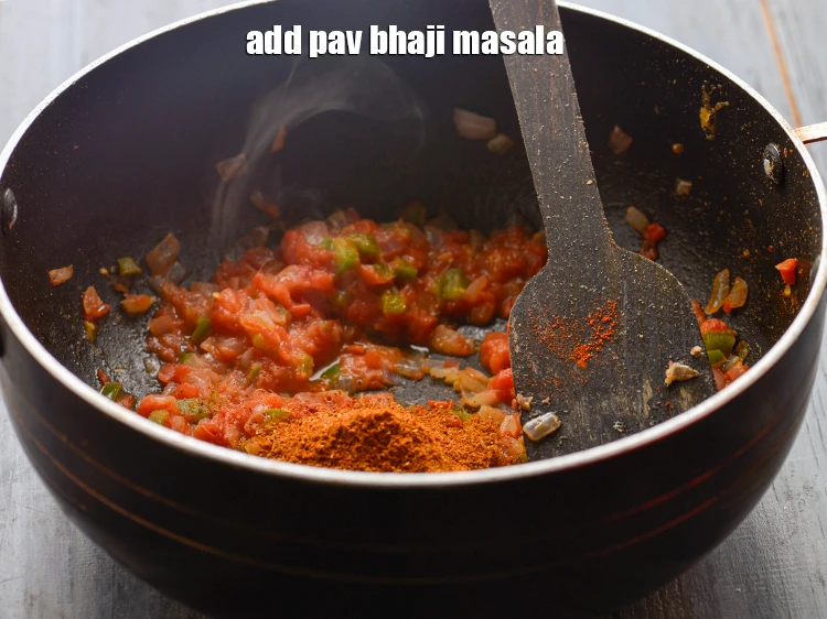 स्टेप 12 – <p><span style="background-color:rgb(255,255,255);color:rgb(0,0,0);">1 1/2 टी-स्पून </span><a href="https://www.tarladalal.com/glossary-pav-bhaji-masala-hindi-298i"><u>पाव भाजी मसाला (pav bhaji …