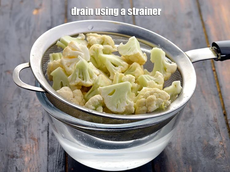 स्टेप 5 – <p>एक छलनी का उपयोग करके छान लें।</p>