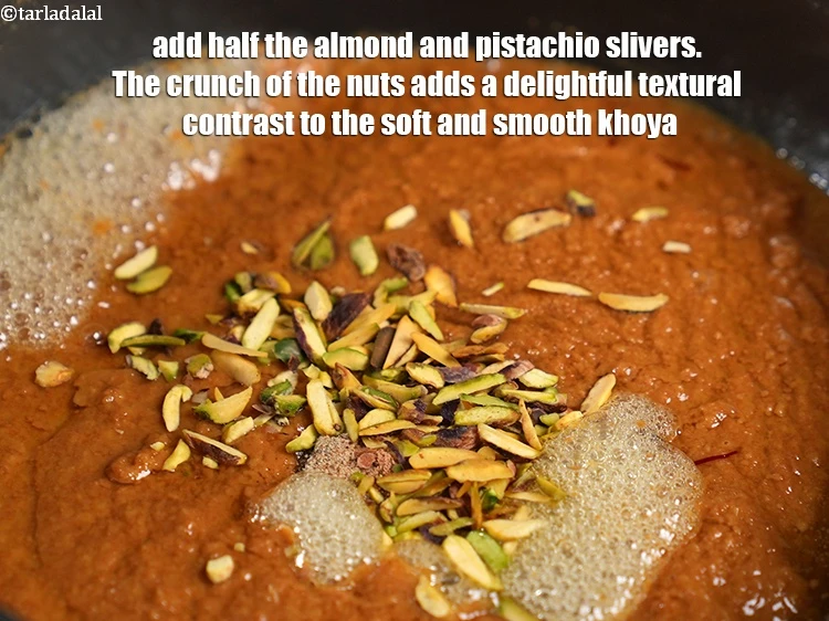 स्टेप 29 – <p>आधे बादाम और पिस्ता के टुकड़े डालें। मेवों का कुरकुरापन …