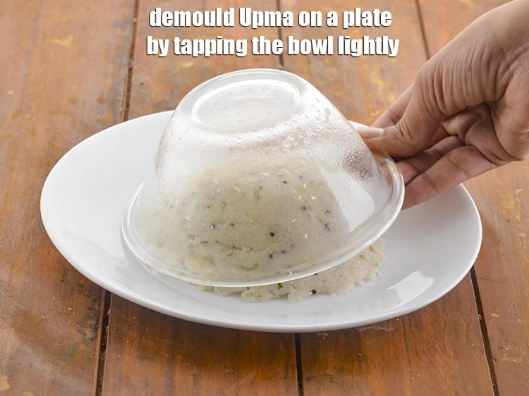 स्टेप 19 – <p><span style="background-color:rgb(255,255,255);color:rgb(0,0,0);">एक प्लेट पर कटोरे को हल्का सा दबाकर </span><strong>उपमा</strong><span …