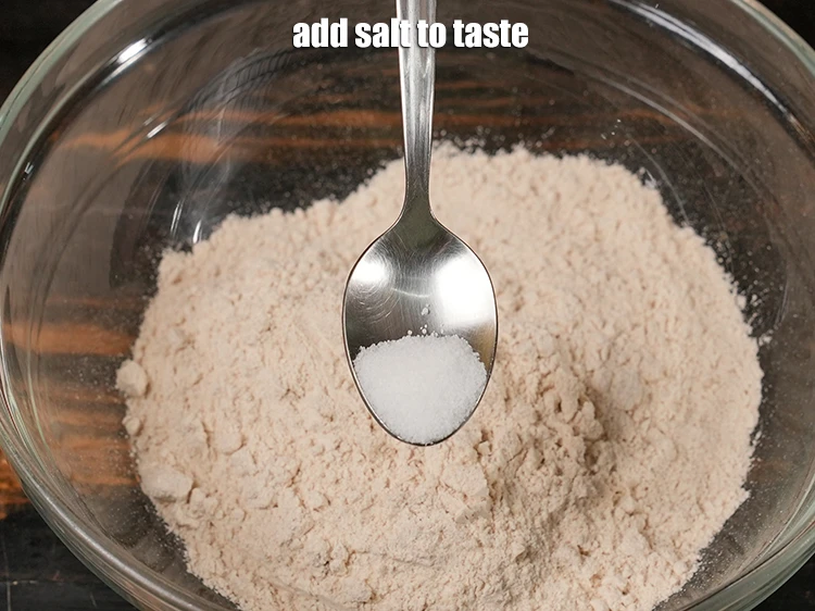 स्टेप 2 – <p><a href="https://www.tarladalal.com/glossary-salt-namak-table-salt-hindi-418i"><u>नमक (salt) </u></a><span style="background-color:rgb(255,255,255);color:rgb(0,0,0);">स्वादअनुसार</span> डालें।</p>