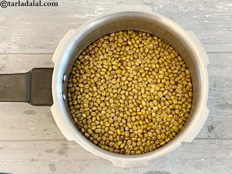 स्टेप 8 – <p>ढक्कन खोलने से पहले भाप को निकल ने दें। एक …