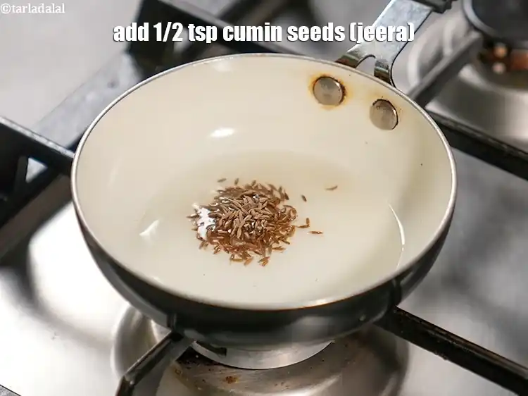 स्टेप 32 – <p>१/२ टी-स्पून&nbsp;<a href="">ज़ीरा</a>&nbsp;डालें।</p>
