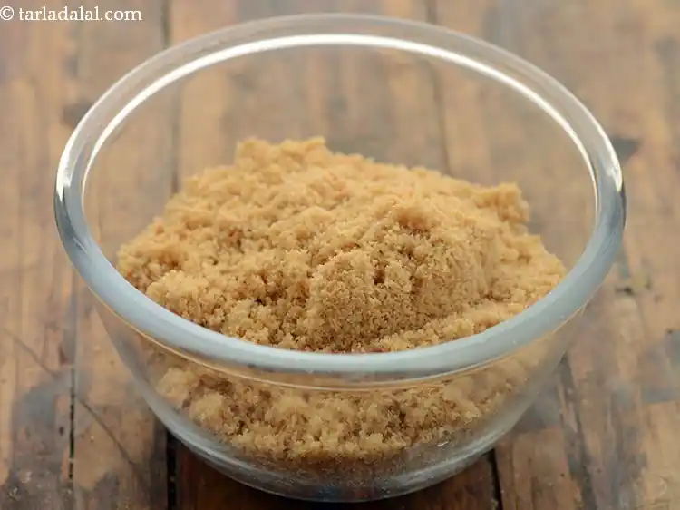 स्टेप 23 – <p>चूरमा को एक गहरे कटोरे में निकालें और एक तरफ …