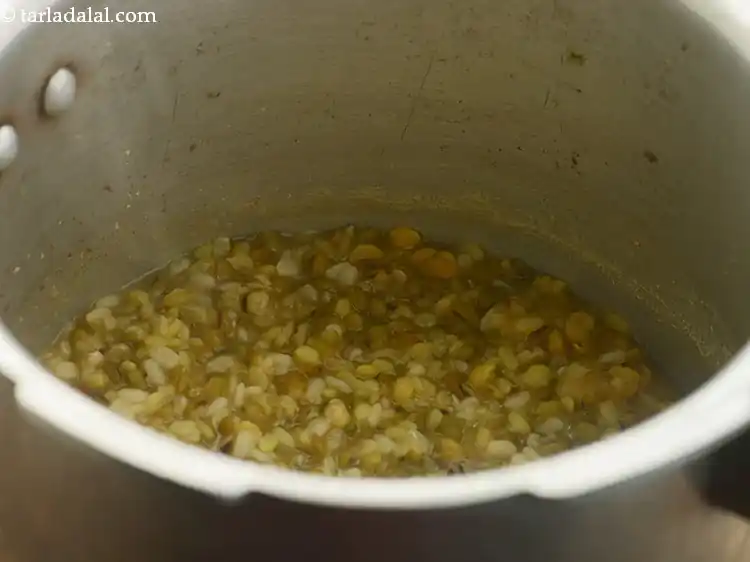 स्टेप 31 – <p>अच्छी तरह से मिलाएं और ३ सीटी के लिए या …