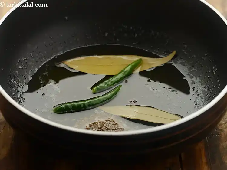 स्टेप 37 – <p>हरी मिर्च डालें।</p>