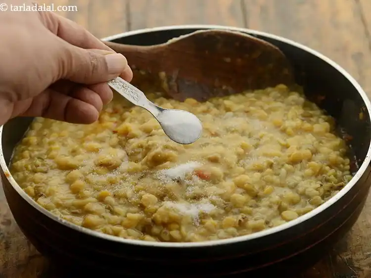 स्टेप 49 – <p>थोड़ा नमक डालें।</p>