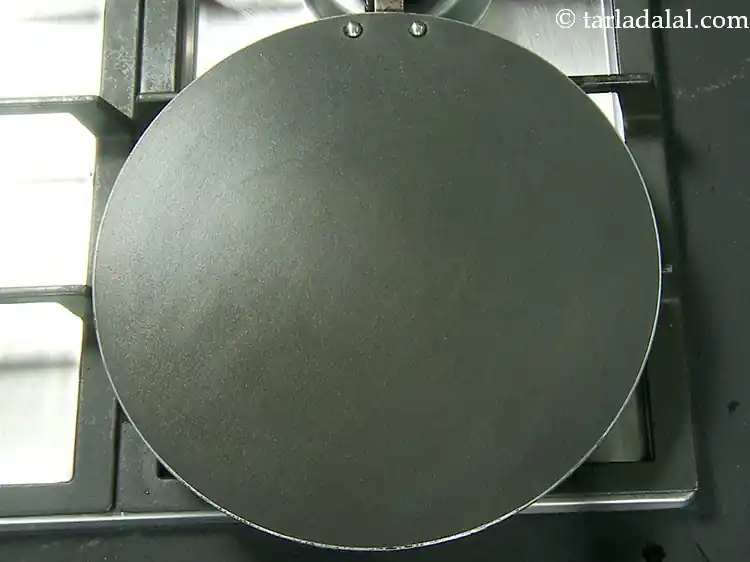 स्टेप 17 – <p>कपड़े के टुकड़े का उपयोग करके इसे पोंछ लें।</p>