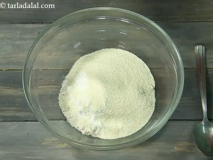 स्टेप 8 – <p>सूजी डालें।</p>