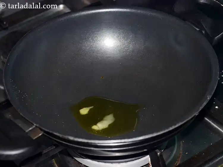 स्टेप 2 – <p><strong>बाजरा राब</strong><span style="background-color:rgb(255,255,255);color:rgb(0,0,0);"> बनाने के लिए,</span> एक नॉन-स्टिक कढ़ाही में …