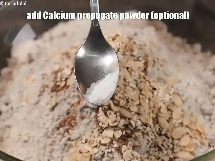 स्टेप 22 – <p><a href="https://www.tarladalal.com/glossary-Calcium-propionate-powder-hindi-2773i"><u>कैल्शियम प्रोपियोनेट पाउडर (calcium propionate powder)</u></a><strong> जोड़ें। (वैकल्पिक) </strong>यह …