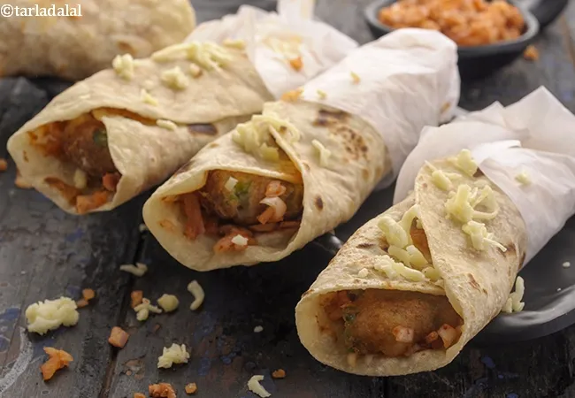 spicy potato and roti roll recipe | spicy aloo rolls | aloo green peas roti and cheese wrap | potato and peas frankie |