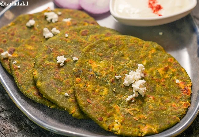 stuffed spinach paratha | stuffed palak paratha | healthy carrot spinach paneer paratha | tiffin box spinach paratha