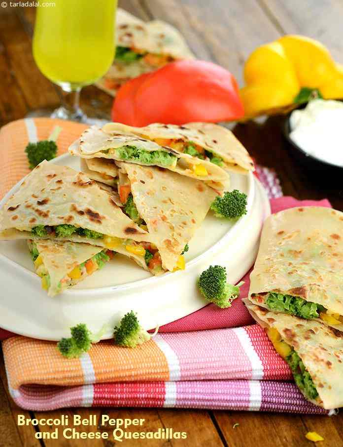 Broccoli, Bell Pepper and Cheese Quesadillas are perfect is every aspect, be it the combination of colours, flavours or textures. Crunchy vegetables, gooey cheese and flavourful seasonings, what more can you ask for in a quesadilla filling?
