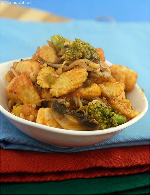 Broccoli, Mushroom and Tofu in Schezuan Sauce, veggie-loaded stir-fry uses schezuan sauce to enhance the flavour.