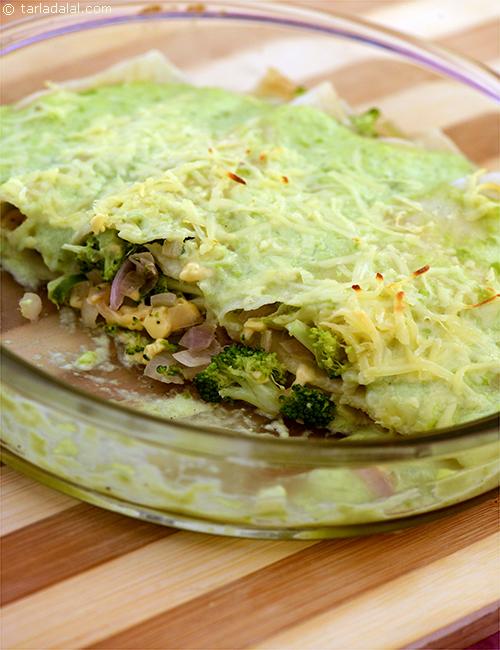 Broccoli Crepes with Mexican Green Sauce, this recipe is an example of how native Mexican ingredients are adapted to French pancakes. Broccoli and Mexican green sauce make a very tasty combination.