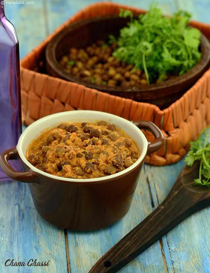 Chana Ghassi, dry roasted spices and coconut make a wonderful masala to flavour boiled kala chana, which has a rich yet soothing flavour and texture due to the interplay of mellow coconut with aromatic spices.