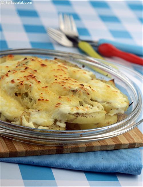 Cheesy Potato Bake, a simple preparation of potatoes with onions and pepper powder, topped with lots and lots of cheese, and baked to perfection, this is a filling and healthy snack for growing kids.