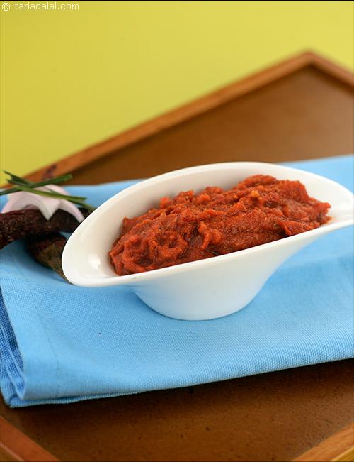 Chilli Paste, here is the ideal recipe to make chilli paste quickly and easily at home. Remember to soak the red chillies for sufficient time so that it blends well with the other ingredients