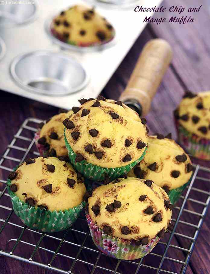 Chocolates and mangoes – two of kids’ favourite foods come together to give the traditional muffin a super-friendly facelift.
